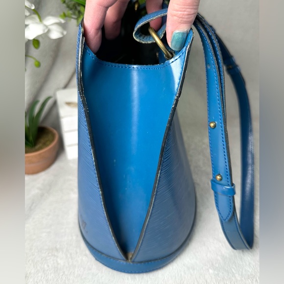 💙Vintage 1993 LV Cluny Blue Epi Leather Bucket Bag - Picture 6 of 15